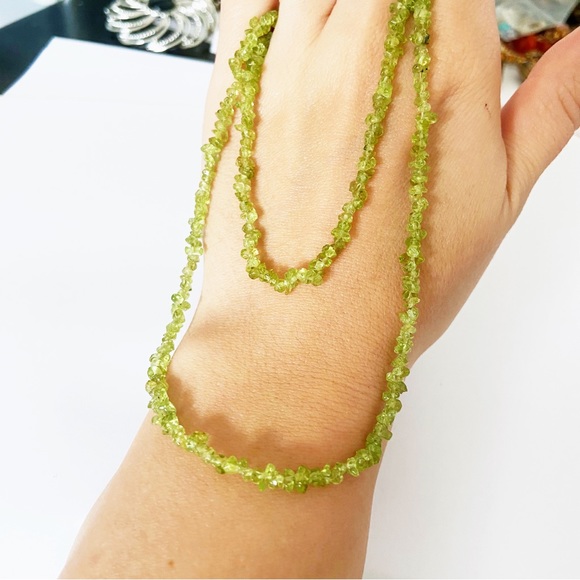 Peridot natural stone green chip long necklace 36” - Picture 5 of 6